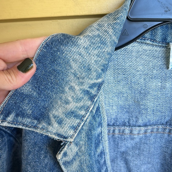 VINTAGE Jean jacket! 💕🖤⭐️ - Picture 8 of 13